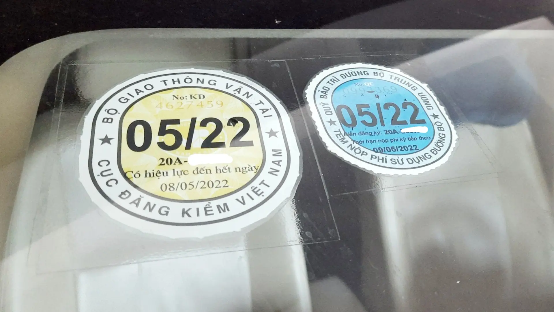 Đồng loạt dừng dán tem thu phí đường bộ